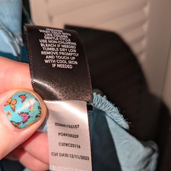 Torrid Sky Blue V-Neck Top - Picture 5 of 7